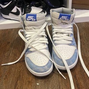 Jordan 1’s Hyper Royal Only worn once!! No creases or dirt